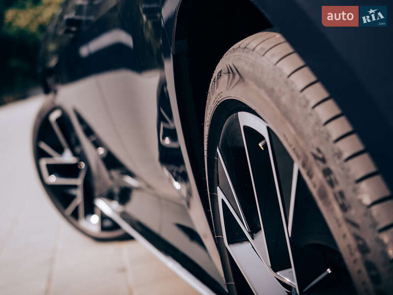 Лифтбек Avatr 12 2024 в Киеве