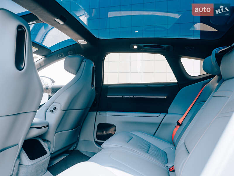 Лифтбек Avatr 12 2024 в Киеве