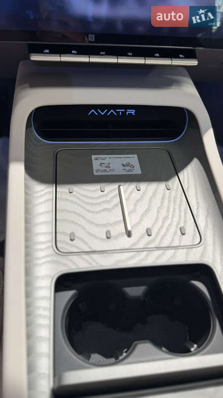 Седан Avatr 12 2024 в Киеве