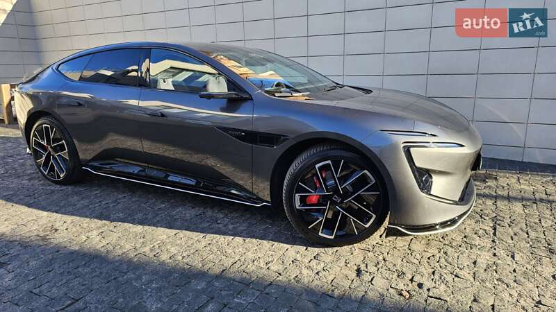 Седан Avatr 12 2024 в Киеве