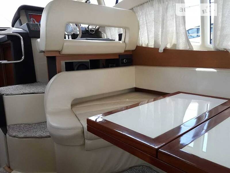 Моторная яхта Azimut Benetti 2013 в Киеве
