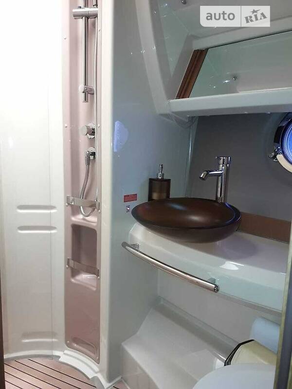 Моторная яхта Azimut Benetti 2013 в Киеве