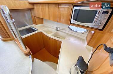 Моторна яхта Azimut Benetti 2002 в Києві