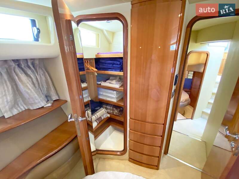 Моторна яхта Azimut Benetti 2002 в Києві