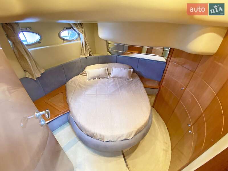 Моторна яхта Azimut Benetti 2002 в Києві