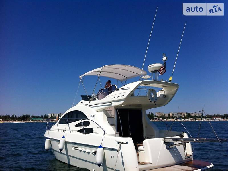 Моторна яхта Azimut Bennetti 2004 в Києві