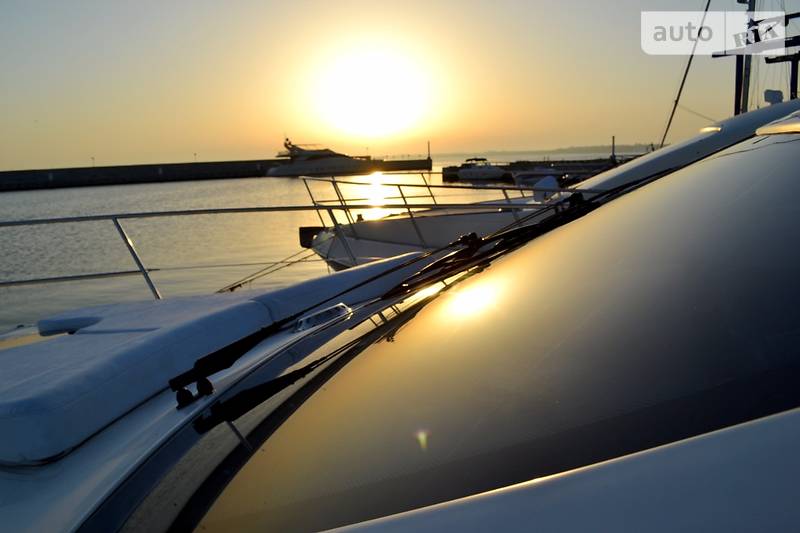 Моторна яхта Azimut Bennetti 2004 в Києві