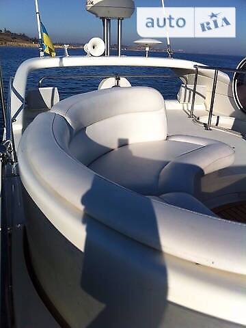 Моторна яхта Azimut Bennetti 2004 в Києві