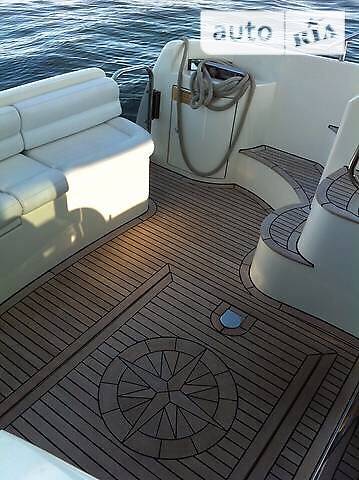 Моторна яхта Azimut Bennetti 2004 в Києві