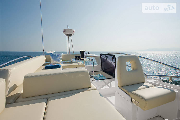 Моторна яхта Azimut Bennetti 2013 в Києві