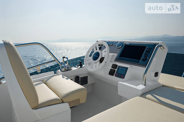 Моторна яхта Azimut Bennetti 2013 в Києві
