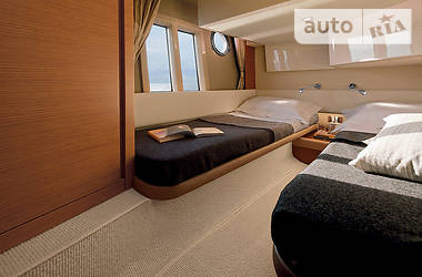 Моторна яхта Azimut Bennetti 2013 в 