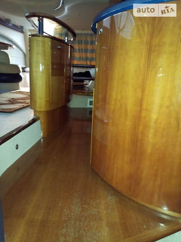 Моторная яхта Azimut Flybridge-Range 2005 в Киеве