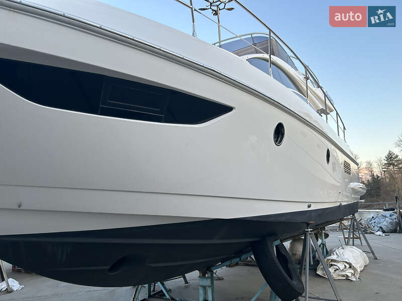 Моторна яхта Azimut Flybridge-Range 2011 в Києві фото 20 Моторна яхта Azimut Flybridge-Range 2011 в Києві
