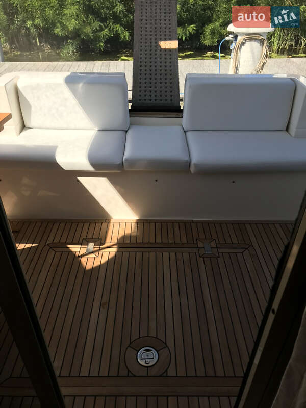 Моторна яхта Azimut Flybridge-Range 2011 в Києві фото 39 Моторна яхта Azimut Flybridge-Range 2011 в Києві