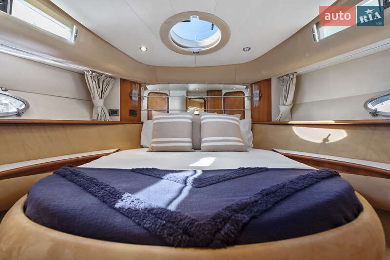 Моторная яхта Azimut Flybridge-Range 2004 в Киеве