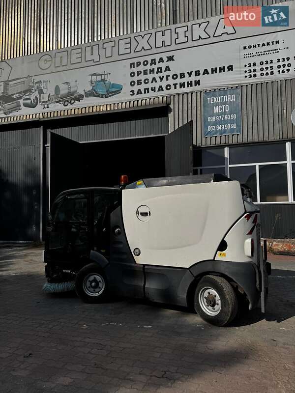 Прибиральна машина Azura MC 200 2014 в Львові