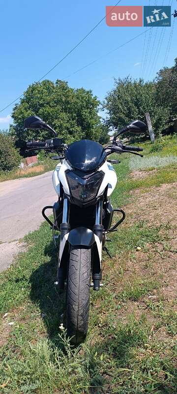 Bajaj Dominar 400 2018