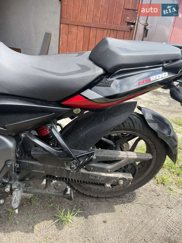 Мотоцикл Без обтікачів (Naked bike) Bajaj Pulsar NS200 2024 в Києві фото 10 Мотоцикл Без обтікачів (Naked bike) Bajaj Pulsar NS200 2024 в Києві