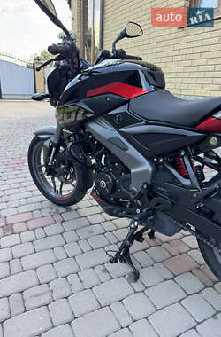 Мотоцикл Багатоцільовий (All-round) Bajaj Pulsar NS200 2024 в 