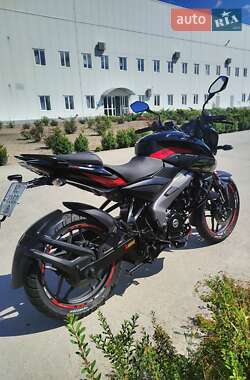 Мотоцикл Багатоцільовий (All-round) Bajaj Pulsar NS200 2024 в 