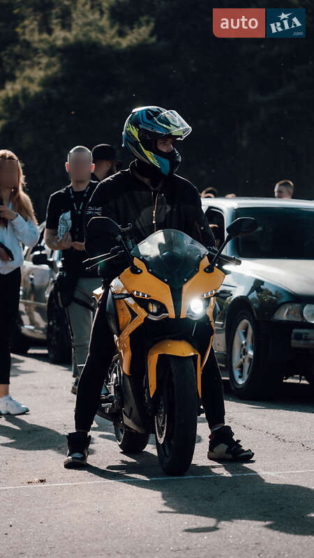 Спортбайк Bajaj Pulsar RS200 2016 в 