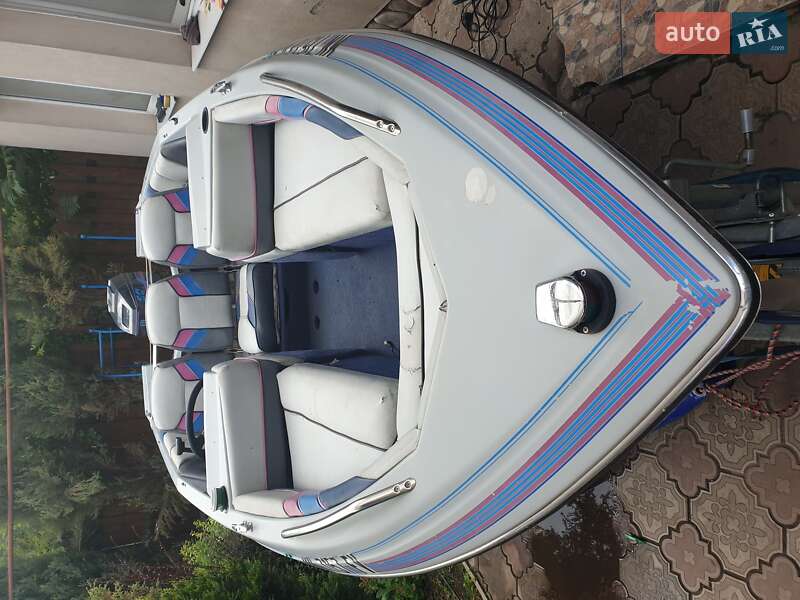 Лодка Bayliner Capri 1989 в Запорожье