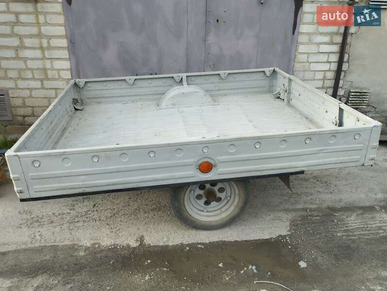 Легковой прицеп БАЗ 8142 1991 в Вольногорске