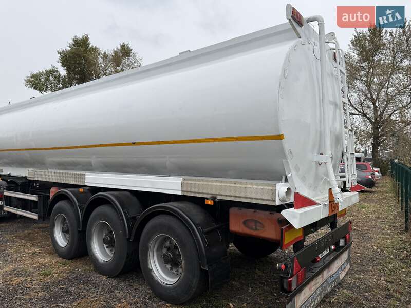 Цистерна Benalu 2S21 2015 в Киеве
