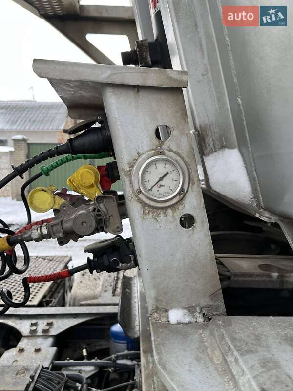 Зерновоз - напівпричіп Benalu Benalu 2008 в Шептицькому