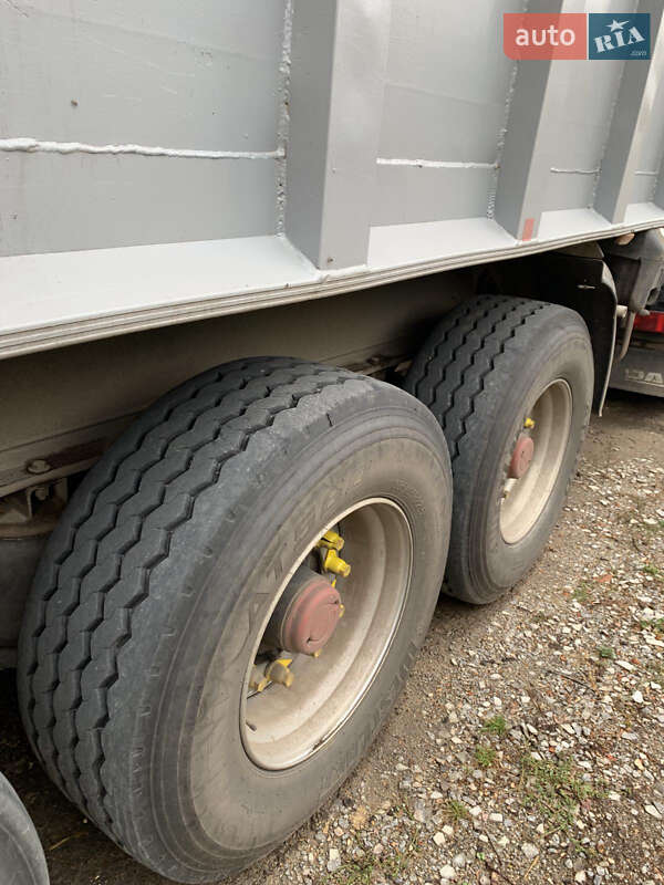 Зерновоз - напівпричіп Benalu Benalu 2004 в Погребище