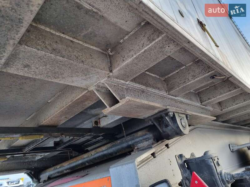 Самосвал полуприцеп Benalu Fruehauh 2010 в Виннице