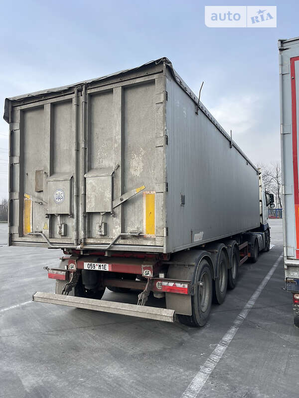 Зерновоз - напівпричіп Benalu Optiliner 2008 в Тячеві