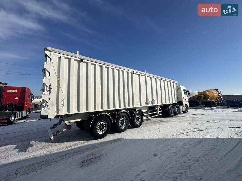 Зерновоз - напівпричіп Benalu С34 2008 в Чернівцях