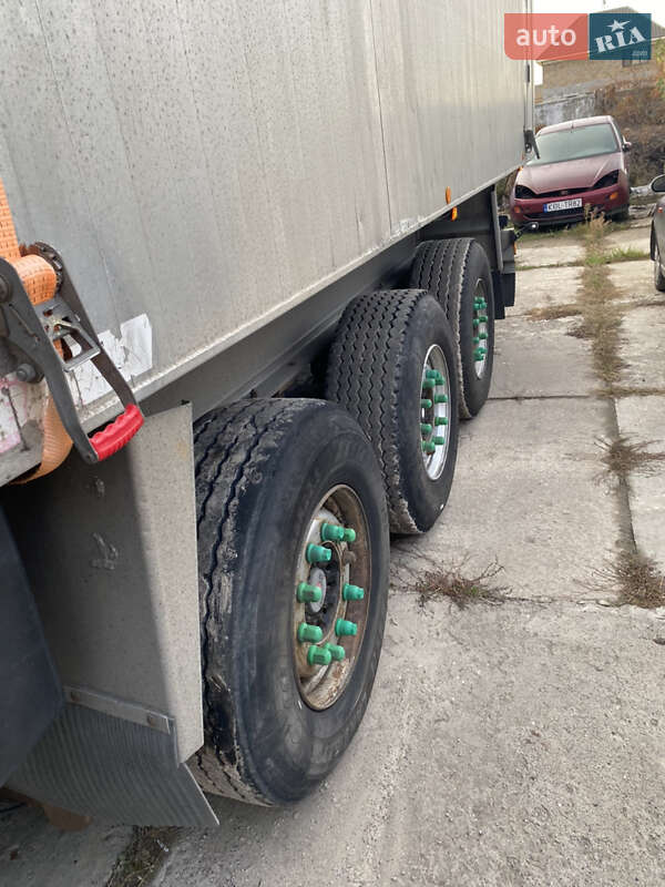 Зерновоз - полуприцеп Benalu TF34C1 2003 в Новомосковске фото 2 Зерновоз - полуприцеп Benalu TF34C1 2003 в Новомосковске