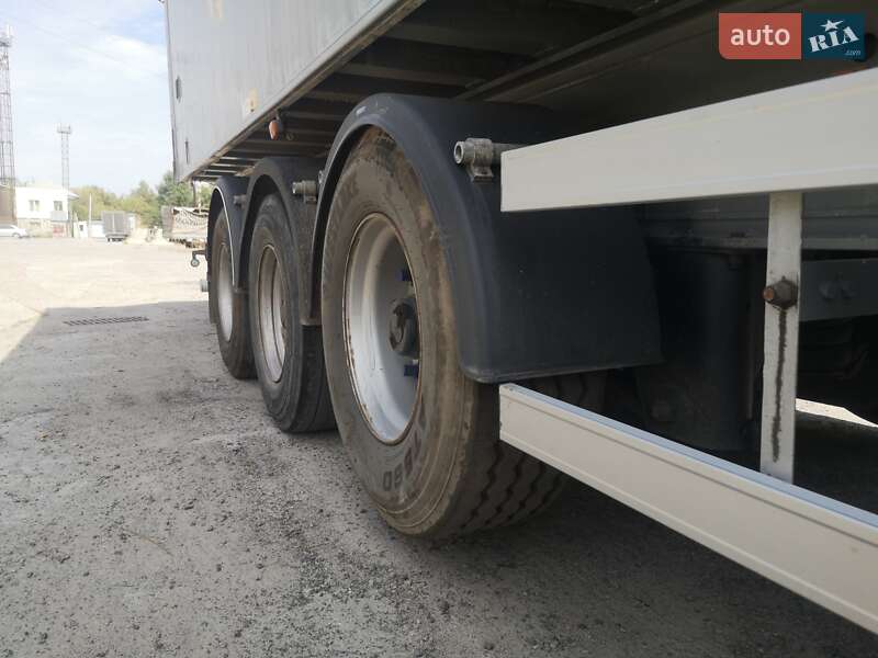 Зерновоз - полуприцеп Benalu TF34C1 1996 в Киеве