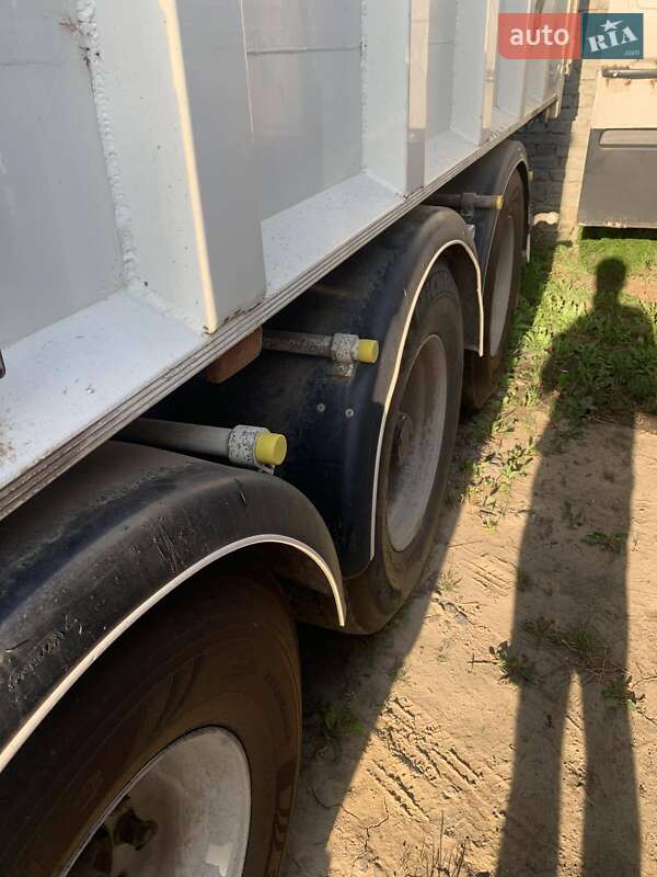 Самоскид напівпричіп Benalu TF34C1 2000 в Львові
