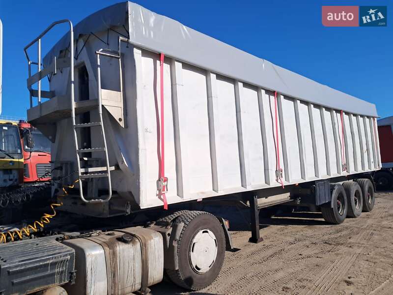 Зерновоз - полуприцеп Benalu TF34C1 1995 в Калуше
