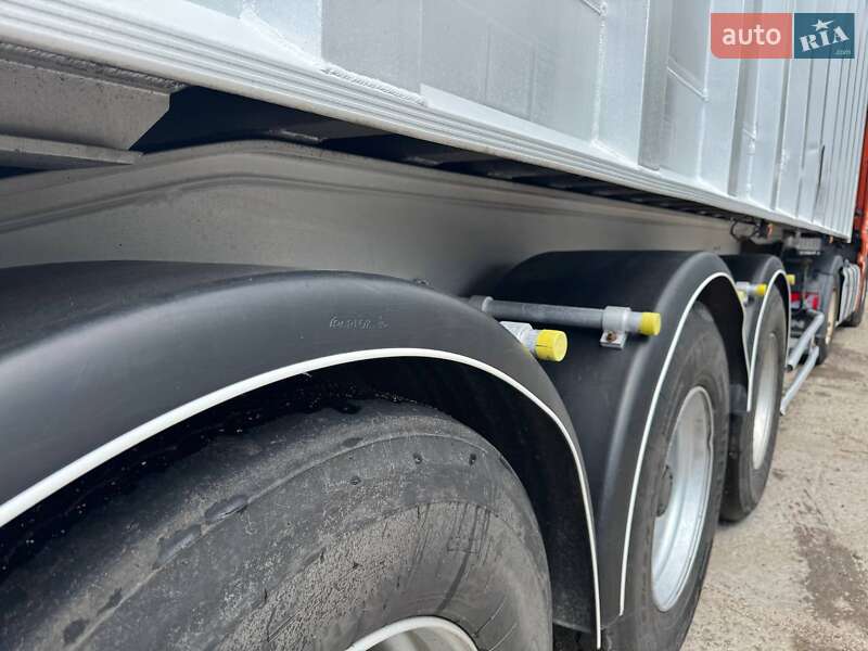 Самосвал полуприцеп Benalu TF34C1 2000 в Броварах