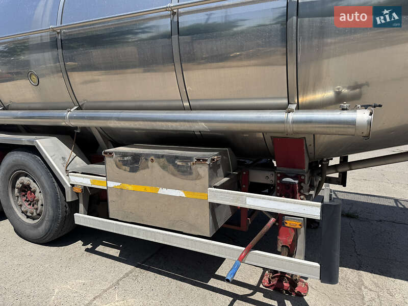 Цистерна полуприцеп Benalu TF 2003 в Одессе