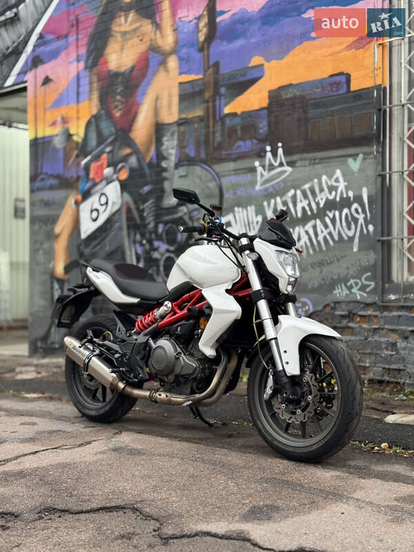 Benelli TNT 300 2015 Benelli TNT 300 2015