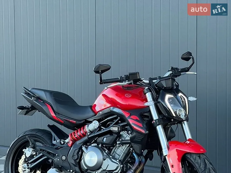 Benelli TNT 302S 2021