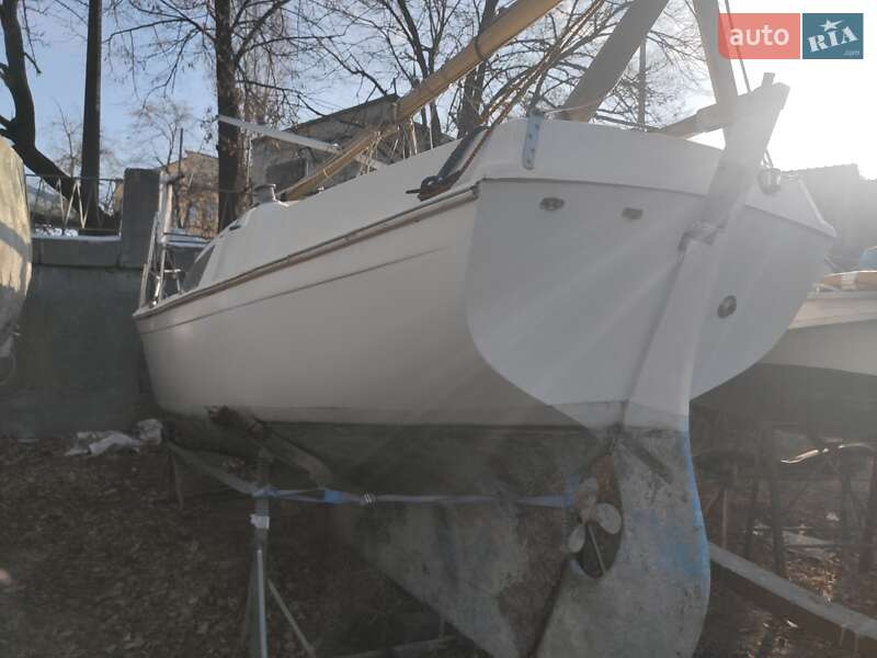 Парусная яхта Beneteau Oceanis 1987 в Киеве