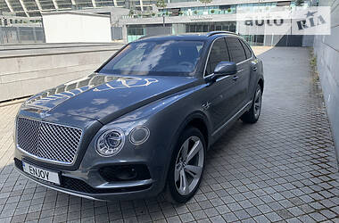 Позашляховик / Кросовер Bentley Bentayga 2016 в 