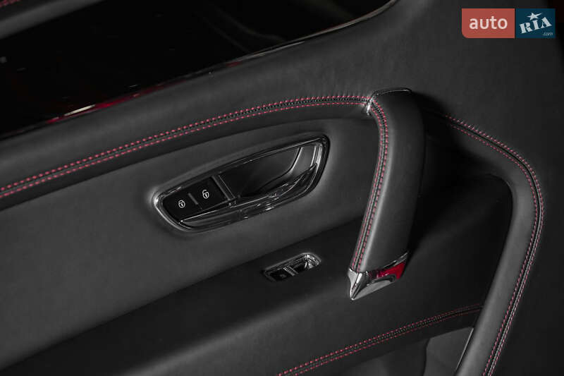 Внедорожник / Кроссовер Bentley Bentayga 2018 в Одессе фото 28 Внедорожник / Кроссовер Bentley Bentayga 2018 в Одессе