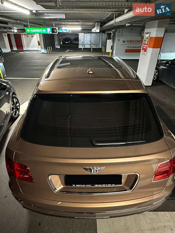 Внедорожник / Кроссовер Bentley Bentayga 2016 в Киеве