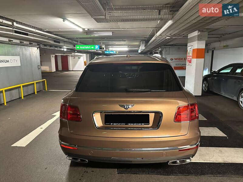 Внедорожник / Кроссовер Bentley Bentayga 2016 в Киеве