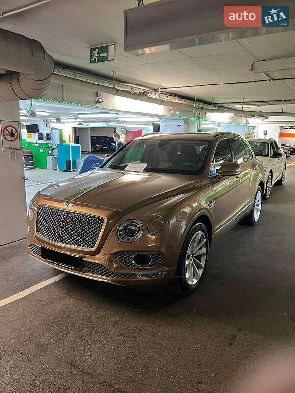 Внедорожник / Кроссовер Bentley Bentayga 2016 в Киеве