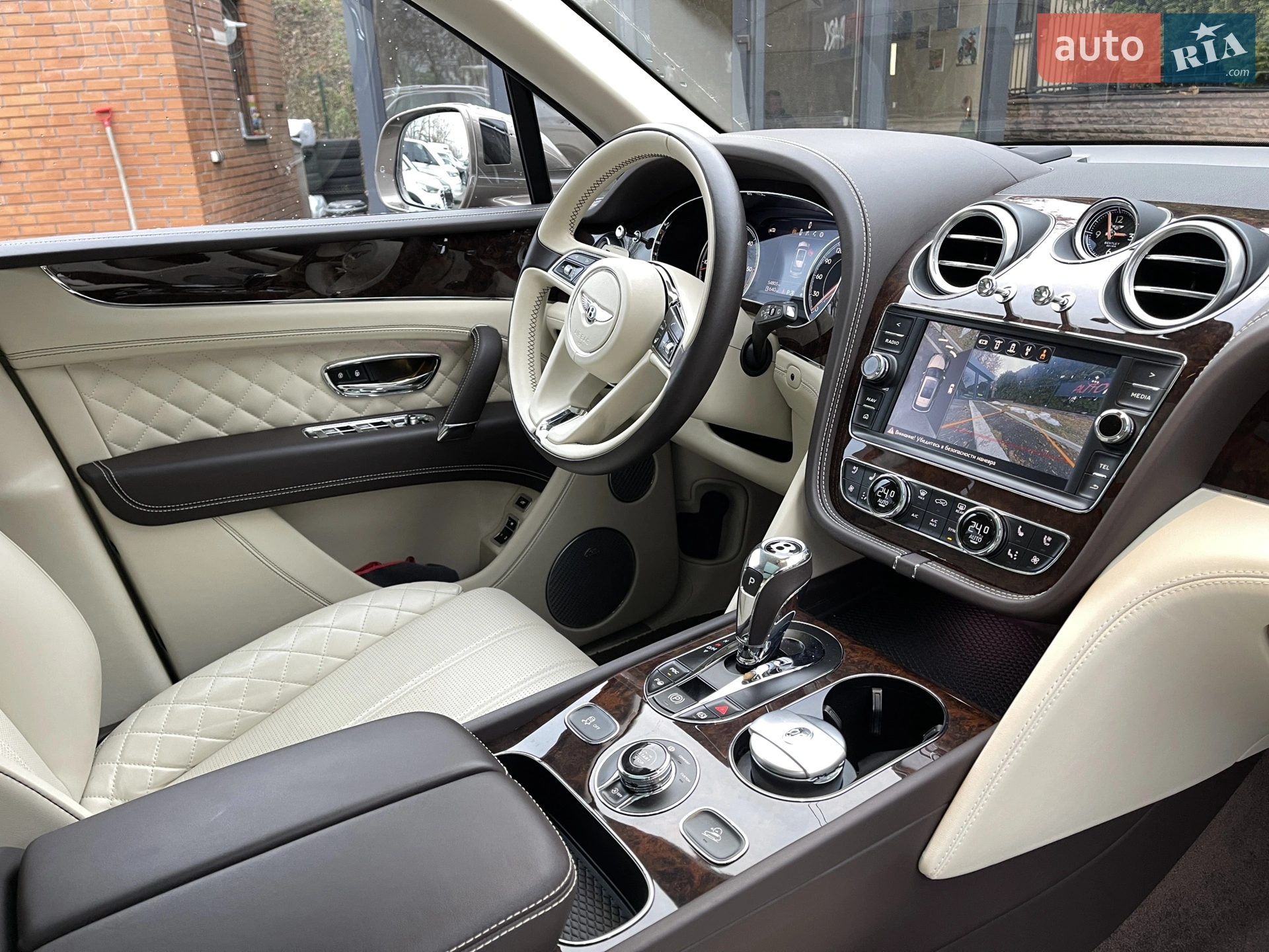 2017 Bentley Bentayga - мініатюра 17