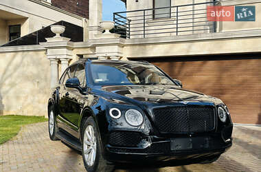 Внедорожник / Кроссовер Bentley Bentayga 2016 в 